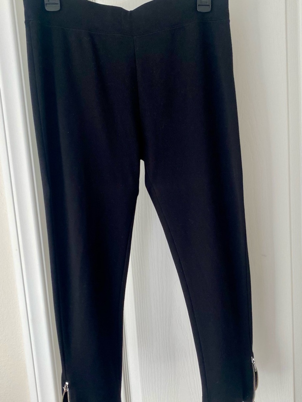 LG black leggings ankle zip accents